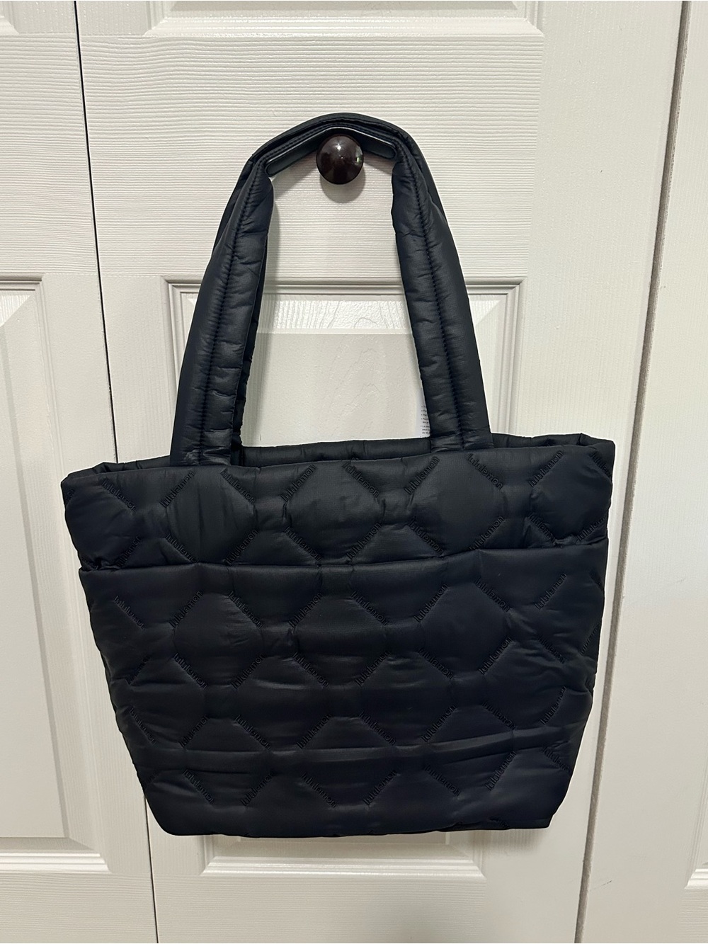 Lululemon Quilty Pleasures Tote Bag Medium 12L - Black NWT RARE! - Picture 2 of 12